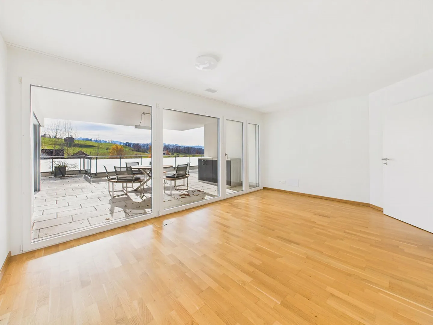 Unique apartment in Wald ZH with 5.5 rooms and stunning views - Photo 4 of 14