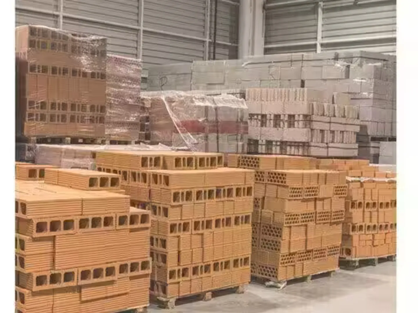 Magazzino spazioso con ufficio - Foto 1 di 1