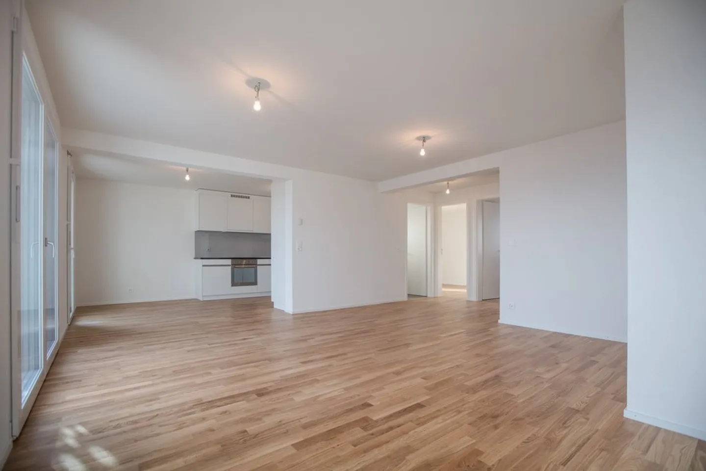 Charming Apartment with Balcony - Photo 6 of 10