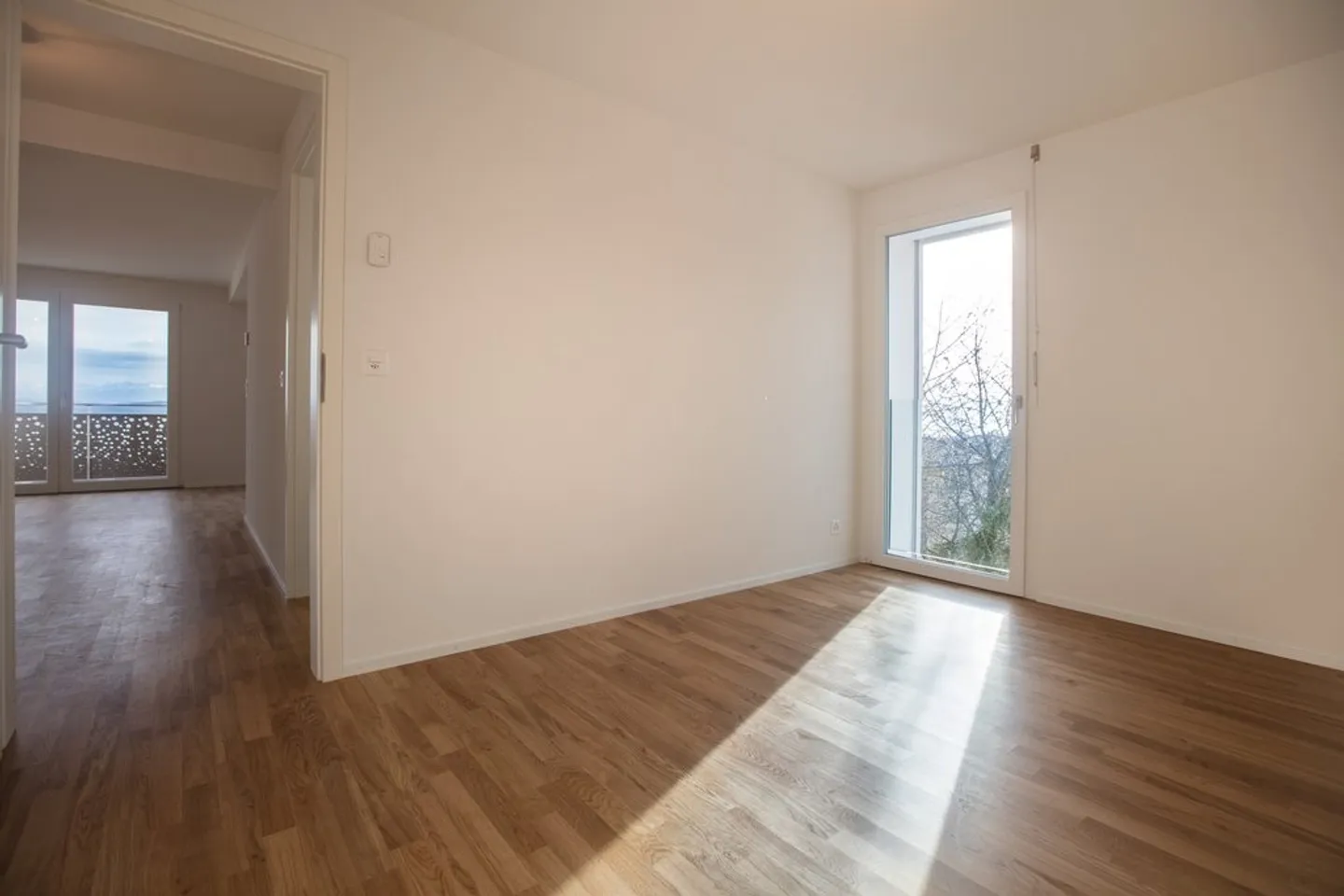 Charming Apartment with Balcony - Photo 8 of 10