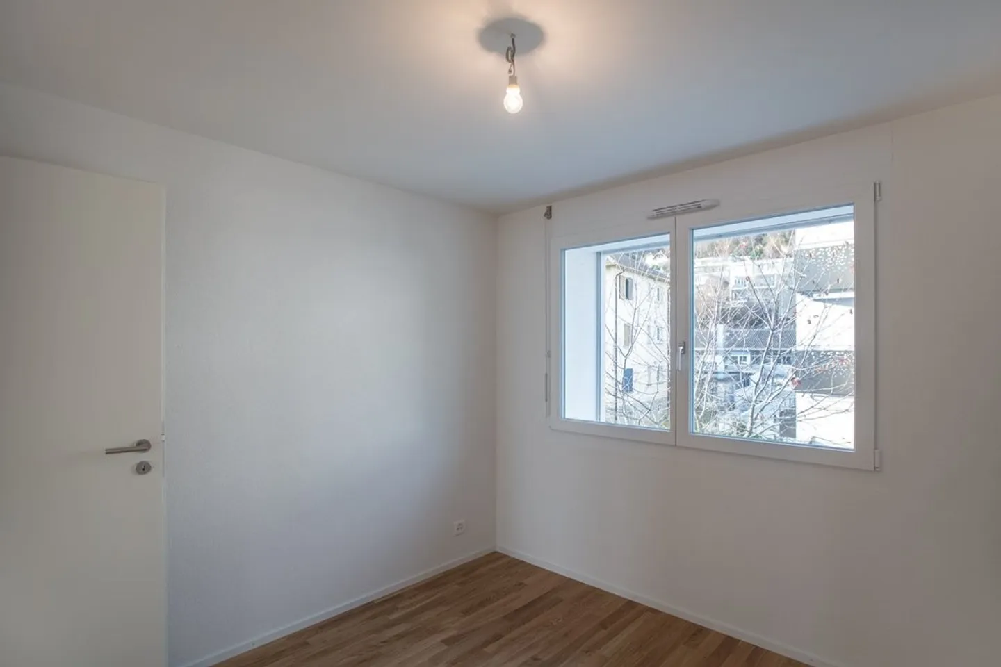 Charming Apartment with Balcony - Photo 9 of 10