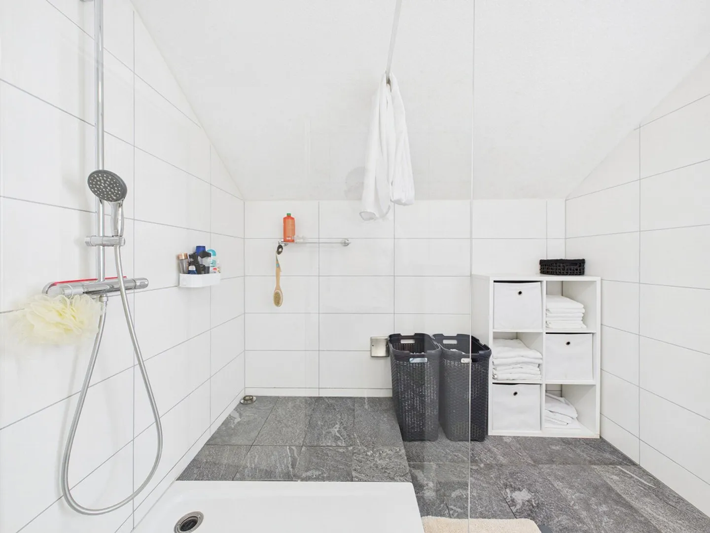 Large, renovated and central - Photo 9 of 10