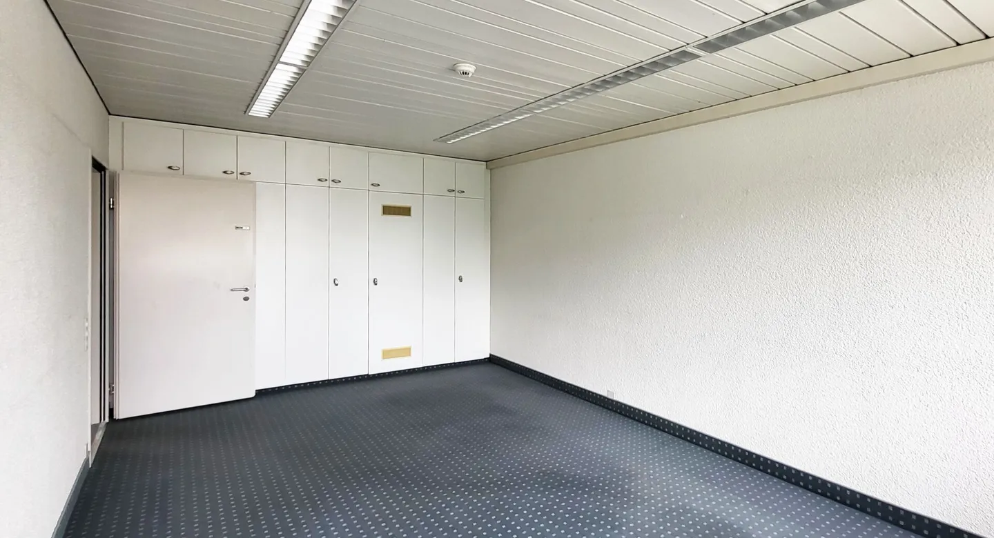 Bureaux entièrement aménagés au Beri-Märt - Photo 5 sur 9