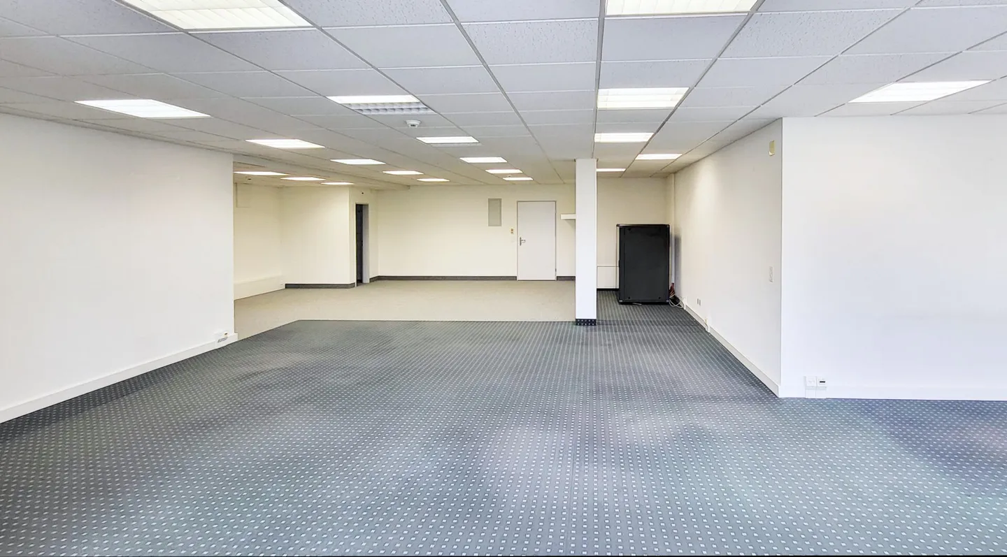 Bureaux entièrement aménagés au Beri-Märt - Photo 6 sur 9