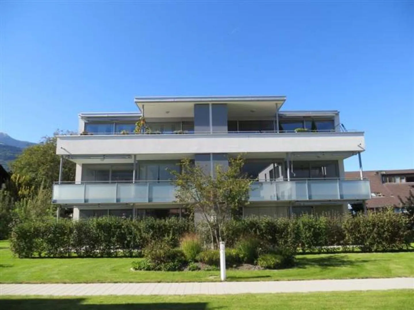 Spacious, modern and bright apartment - Photo 1 of 15