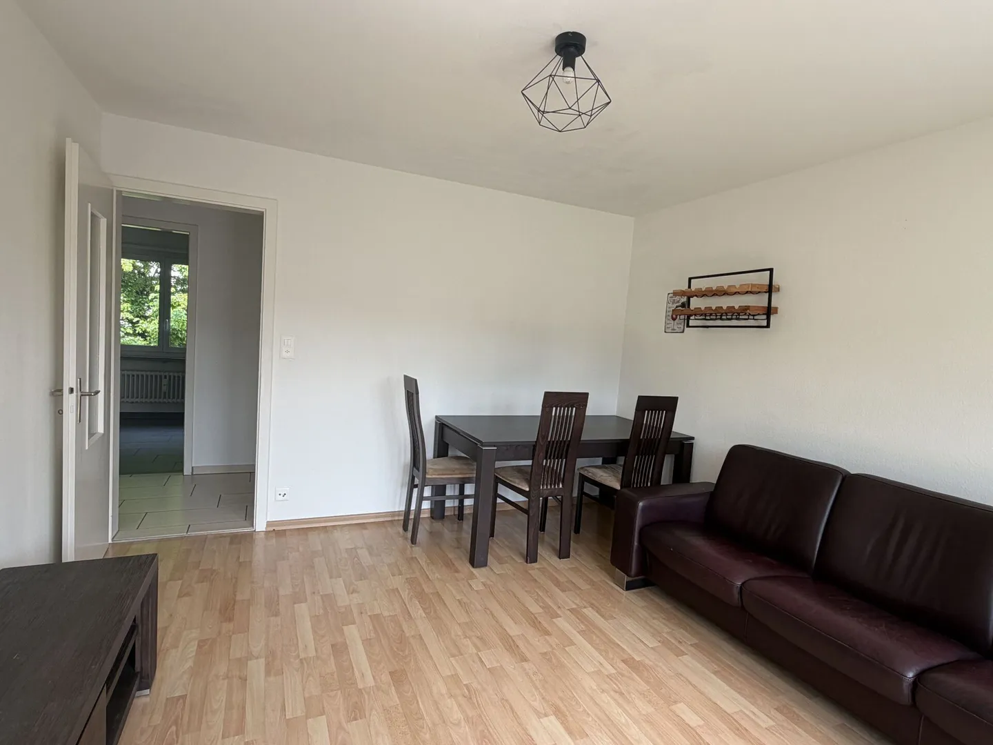 3.5-room apartment with balcony and outdoor parking space - Photo 7 of 14
