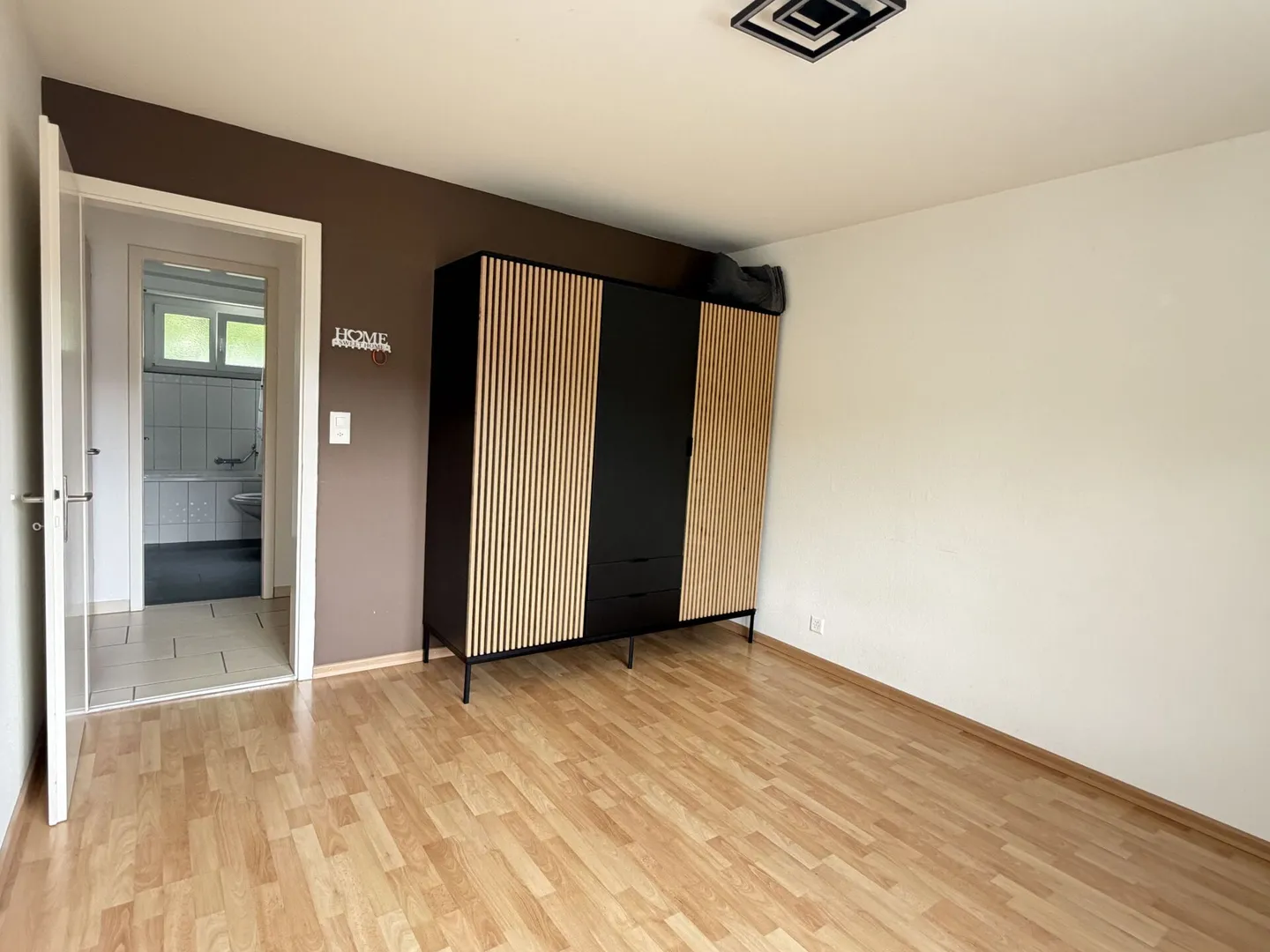 3.5-room apartment with balcony and outdoor parking space - Photo 8 of 14