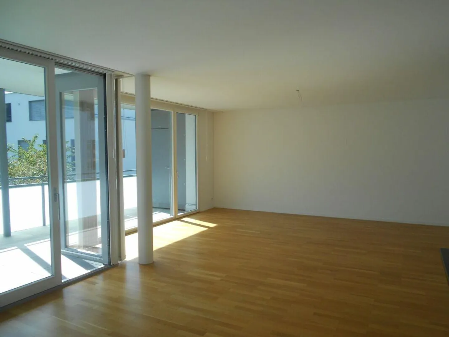 Spacious, modern and bright apartment - Photo 5 of 15