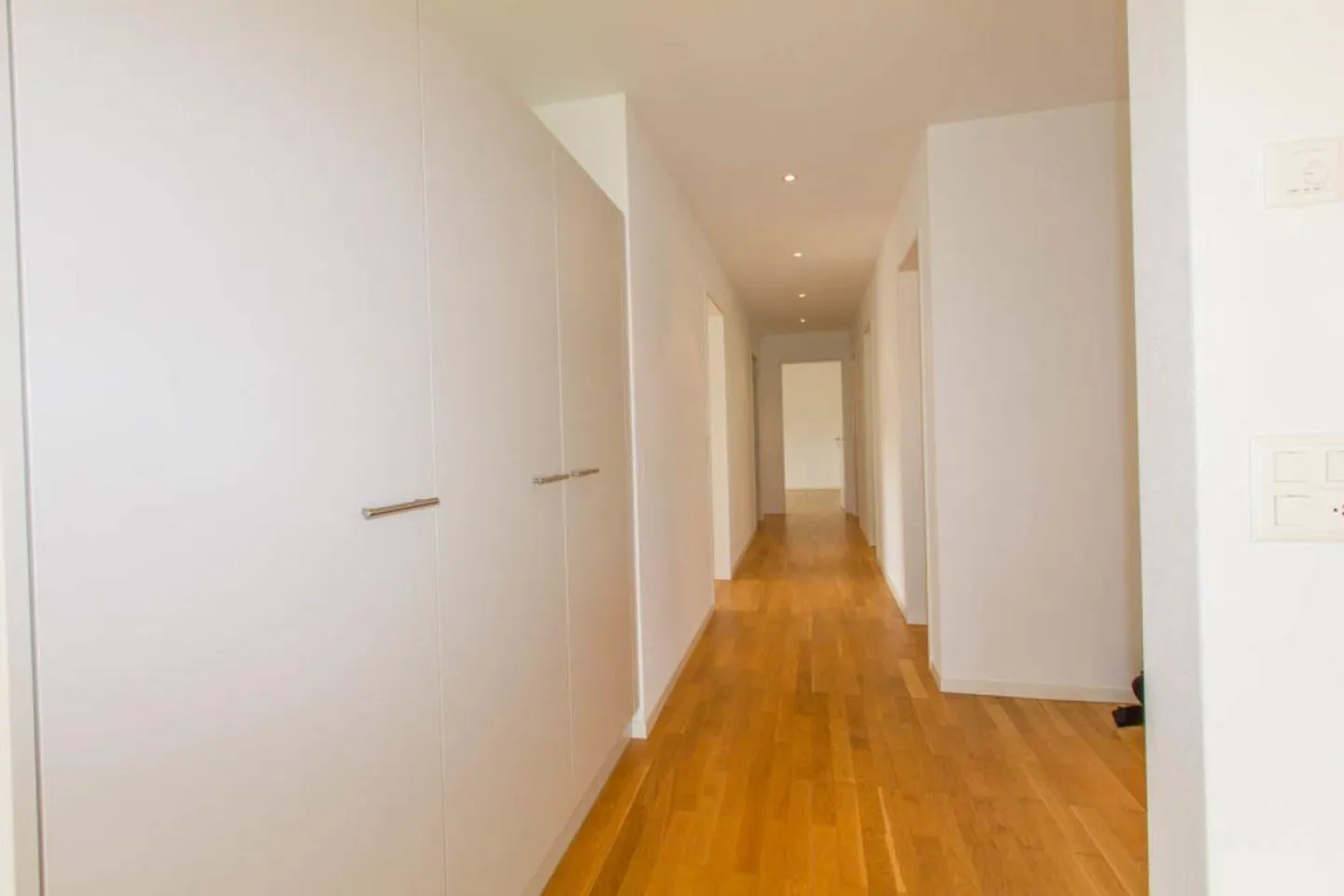Spacious, modern and bright apartment - Photo 6 of 15