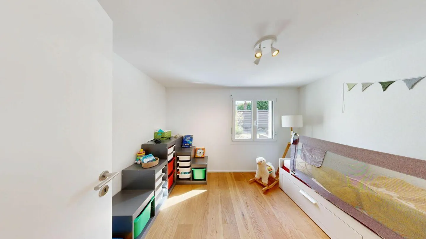 Maison individuelle moderne avec grand espace extérieur - Photo 12 sur 18
