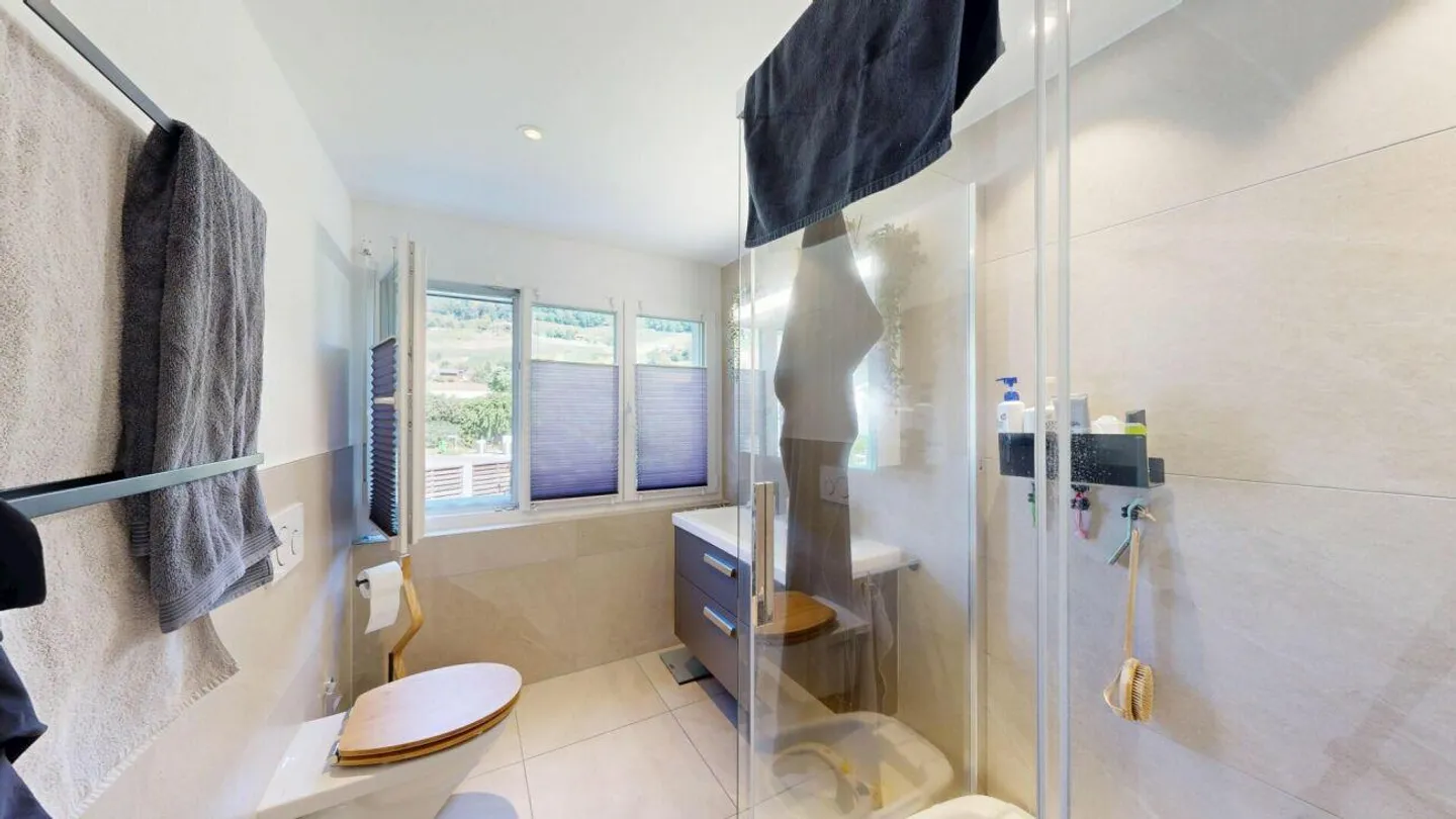Maison individuelle moderne avec grand espace extérieur - Photo 15 sur 18