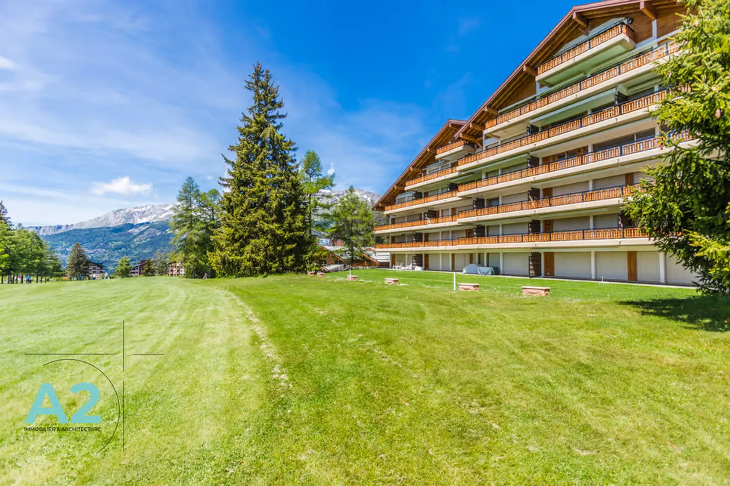 Exceptional situation for this 4.5-room apartment by the golf course - Photo 1 of 13