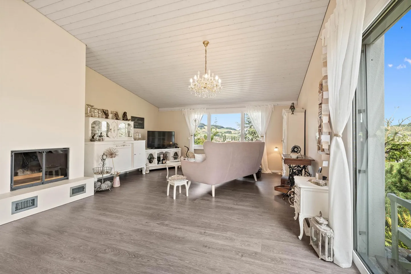 SPAZIOSO, BEN CURATO E NEL VERDE. - Foto 4 di 5