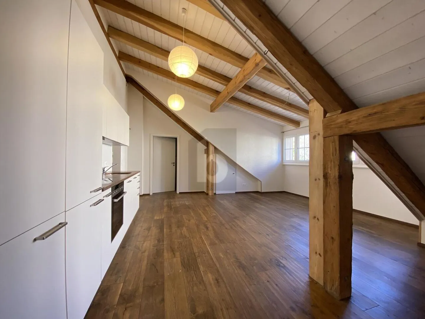 SPAZIOSO E RINNOVATO - Foto 2 di 6