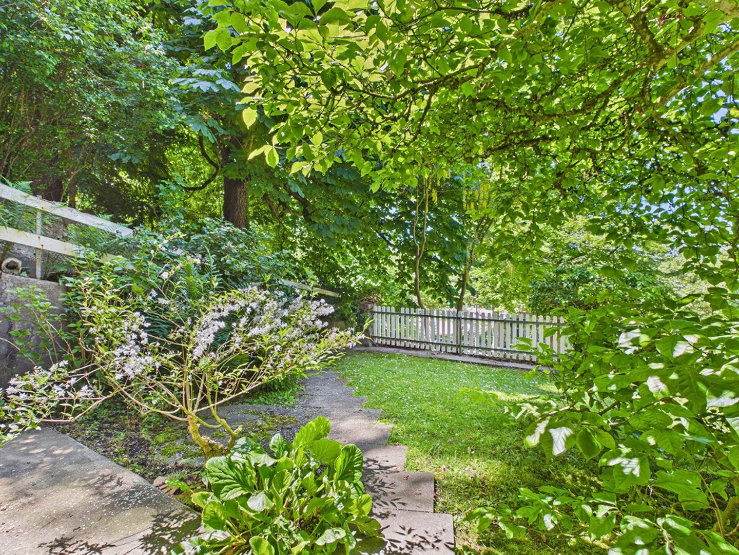 Appartamento 2.5 stanze appena ristrutturato con giardino idilliaco nel popolare Obstberg - Foto 13 di 22