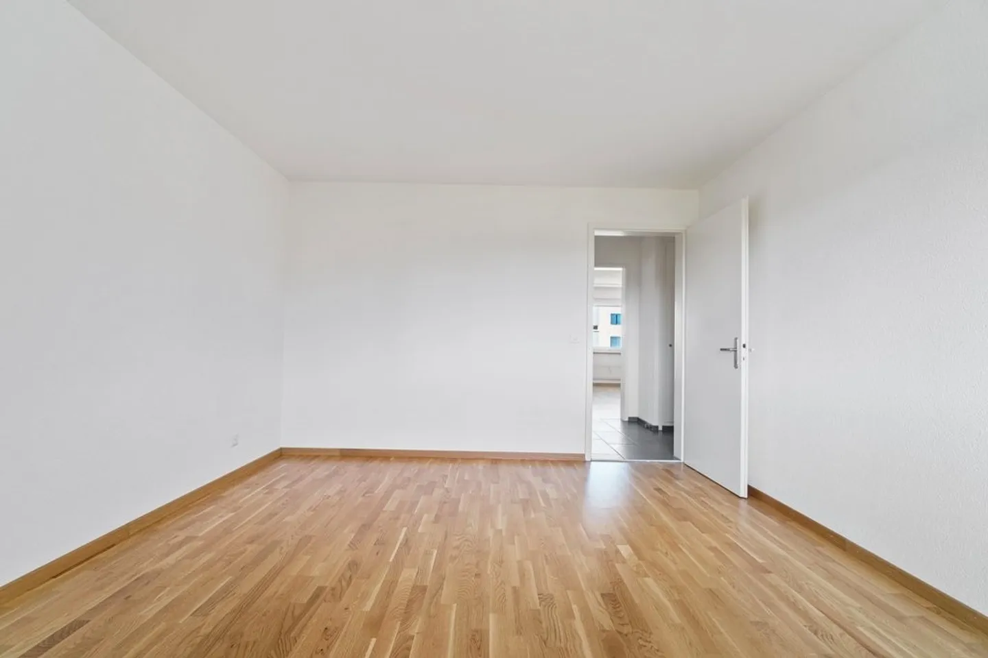 Appartamento moderno ristrutturato di 3,5 locali in posizione centrale a Grenchen - Foto 4 di 10