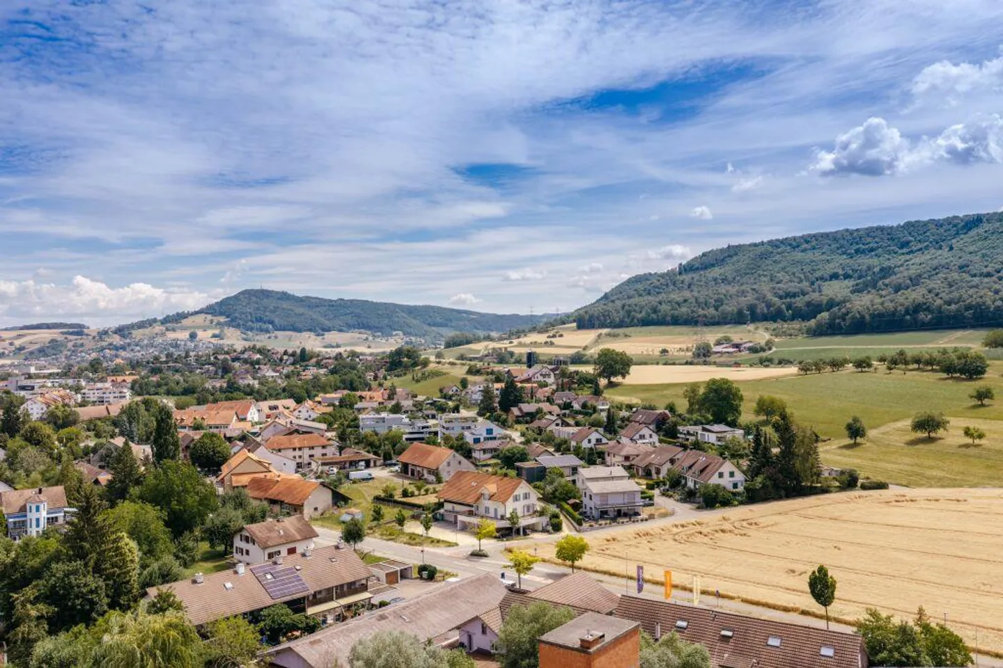 Charming 4.5-room apartment with panoramic views and high-quality finish - Photo 2 of 16