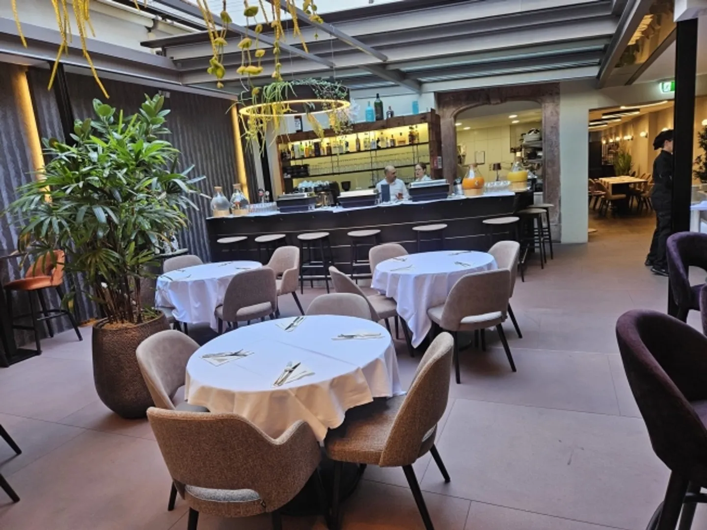 Stilvolles Restaurant mit Innenhof - Foto 5 von 8