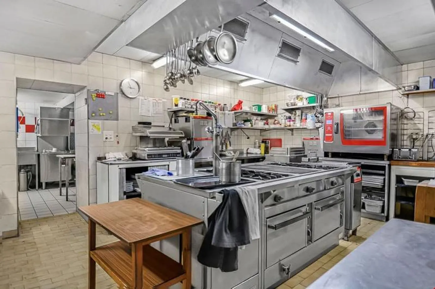 RARE GELEGENHEIT IN EINEM DYNAMISCHEN DORF - Foto 2 von 6