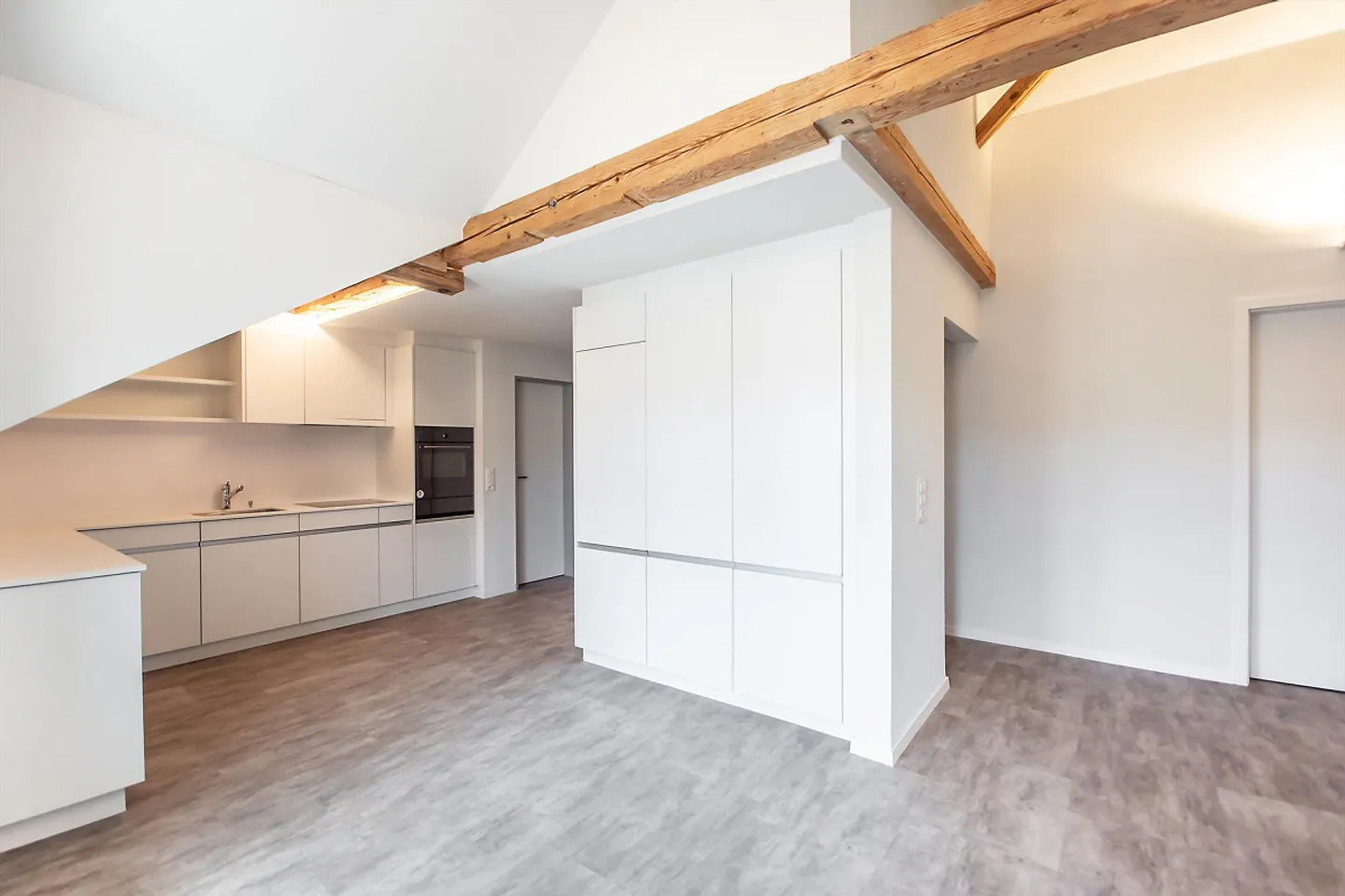 Traumhaftschöne, 4½-Zimmer-Dachwohnung in Altbau im Herzen von Eschenz - Photo 4 of 15