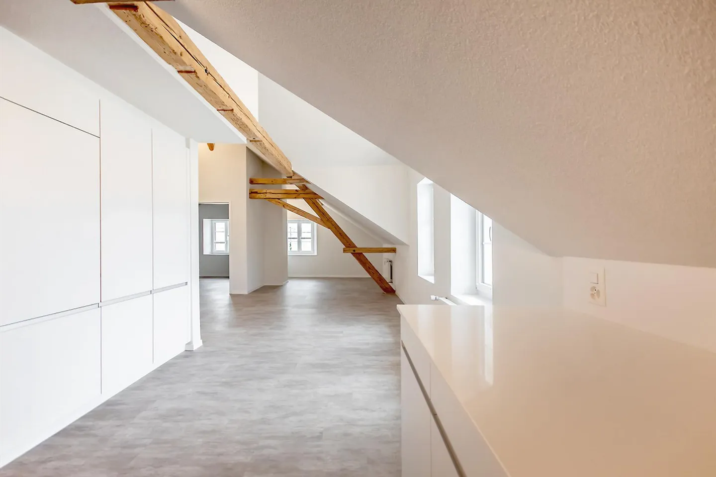 Traumhaftschöne, 4½-Zimmer-Dachwohnung in Altbau im Herzen von Eschenz - Photo 5 of 15