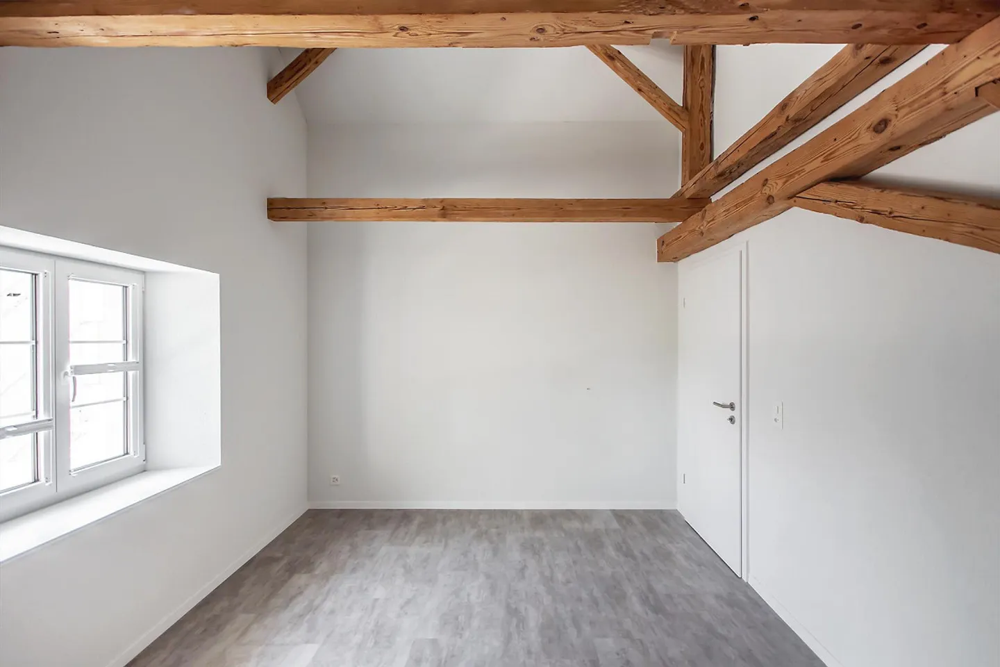 Traumhaftschöne, 4½-Zimmer-Dachwohnung in Altbau im Herzen von Eschenz - Photo 8 of 15
