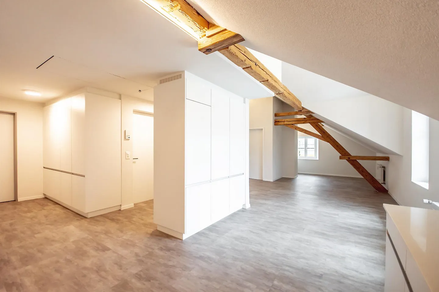 Traumhaftschöne, 4½-Zimmer-Dachwohnung in Altbau im Herzen von Eschenz - Photo 9 of 15