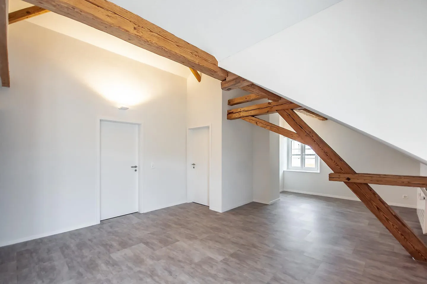 Traumhaftschöne, 4½-Zimmer-Dachwohnung in Altbau im Herzen von Eschenz - Photo 11 of 15