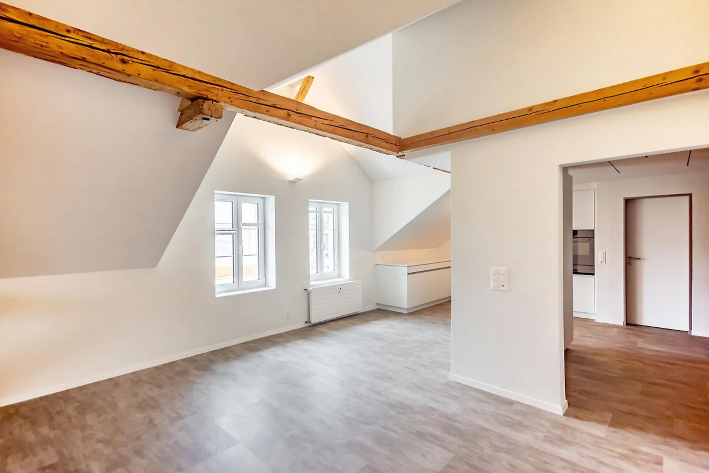 Traumhaftschöne, 4½-Zimmer-Dachwohnung in Altbau im Herzen von Eschenz - Photo 3 of 15