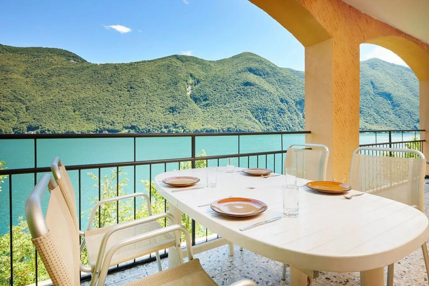 Unique opportunity: income-producing property with 7 apartments on the lake - Photo 6 of 9