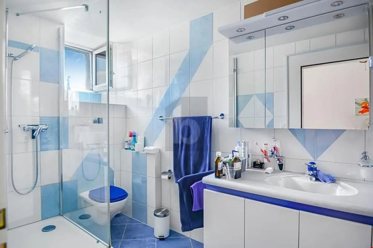 RARE GELEGENHEIT IN EINEM DYNAMISCHEN DORF - Foto 5 von 6