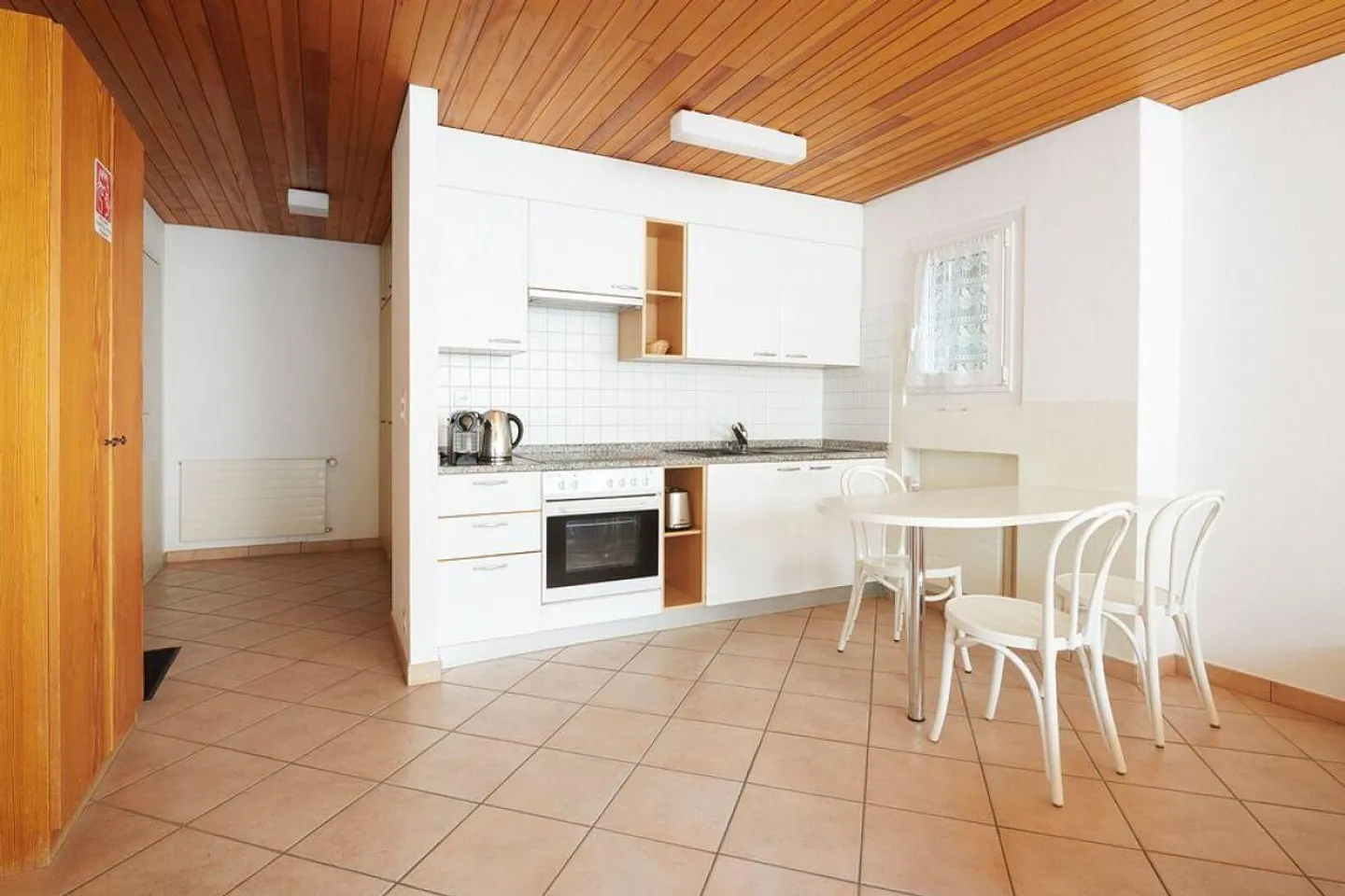 Unique opportunity: income-producing property with 7 apartments on the lake - Photo 8 of 9