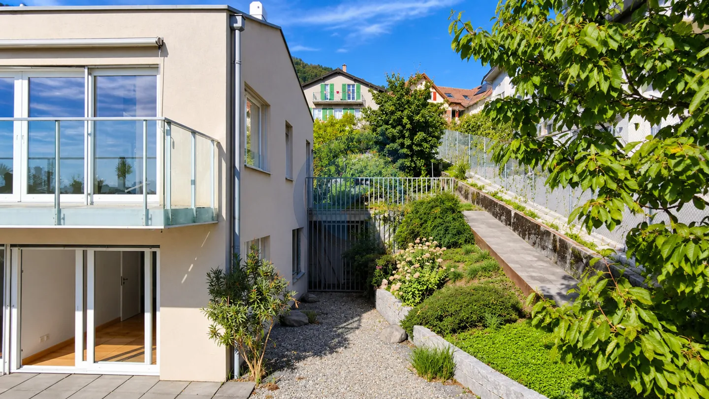 VILLA A SCHIERA CON VISTA PANORAMICA SUL LAGO E GIARDINO PRIVATO - Foto 15 di 22