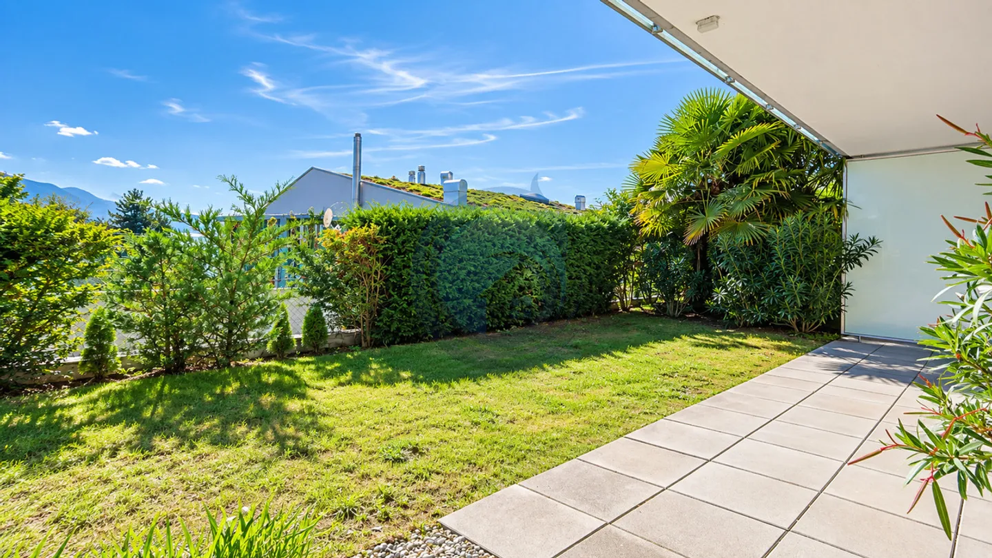 VILLA A SCHIERA CON VISTA PANORAMICA SUL LAGO E GIARDINO PRIVATO - Foto 21 di 22