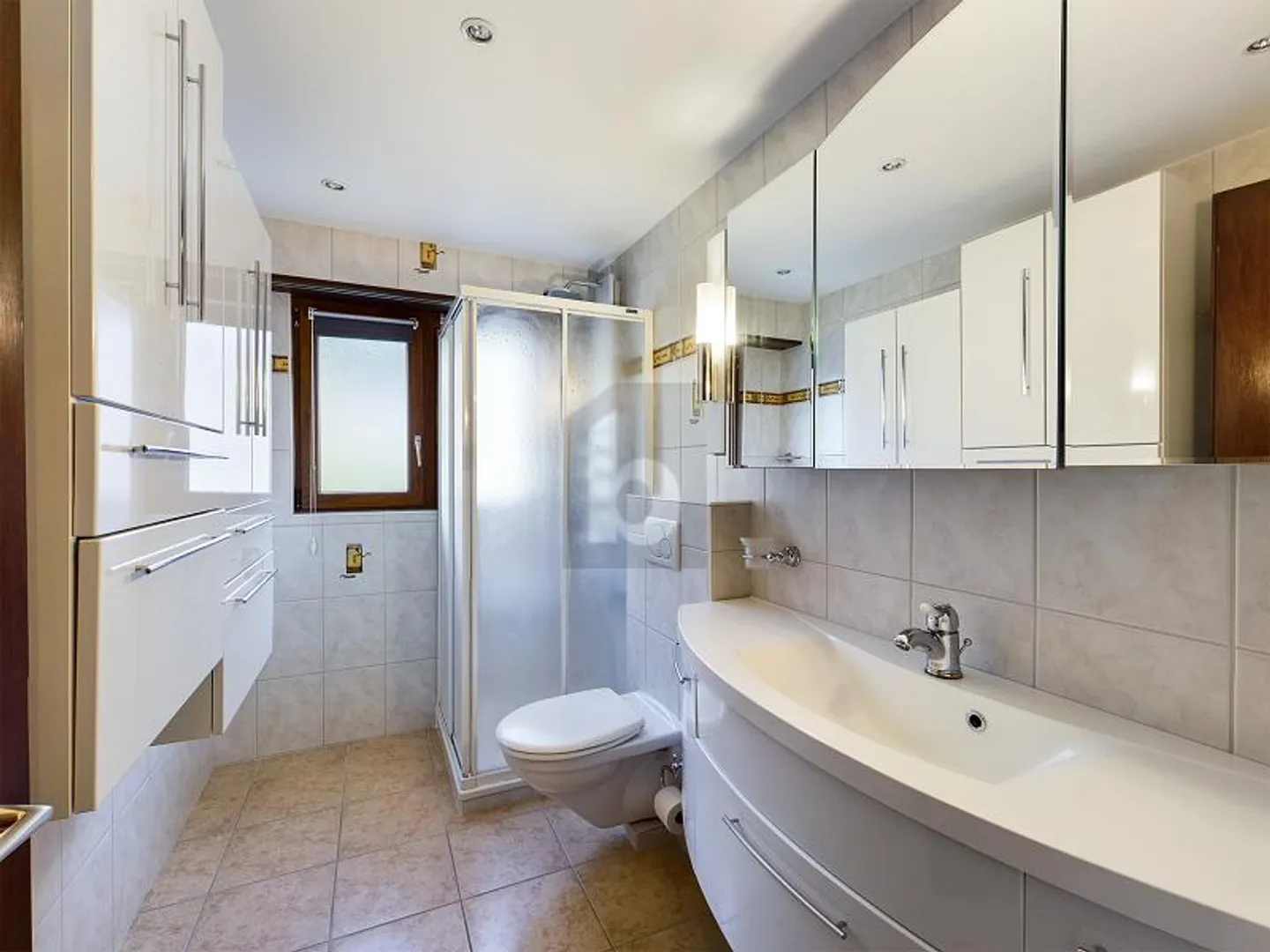 Geräumige Wohnung mit Balkon - Foto 5 von 6