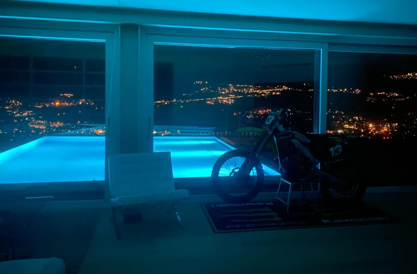 Villa de haute qualité (avec 2 appartements) piscine à débordement et vue imprenable sur le lac - Photo 2 sur 13