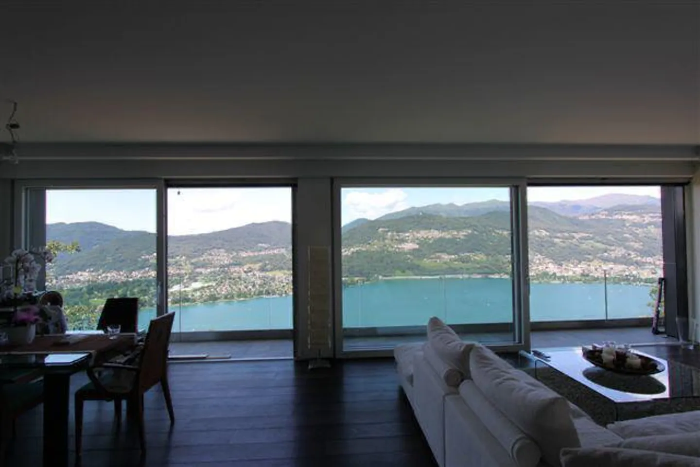 Villa de haute qualité (avec 2 appartements) piscine à débordement et vue imprenable sur le lac - Photo 10 sur 13