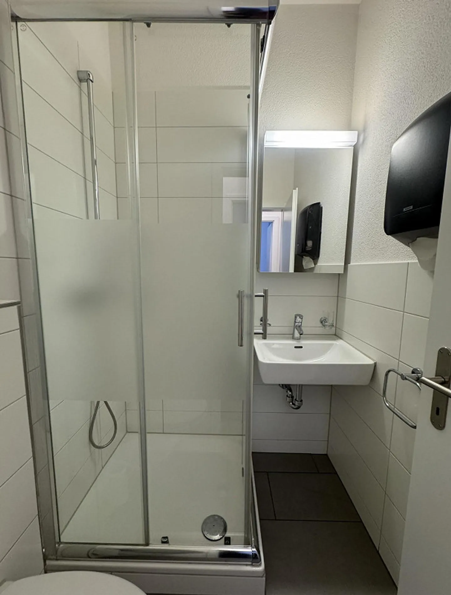 Espace commercial avec zone de stockage - Photo 5 sur 9