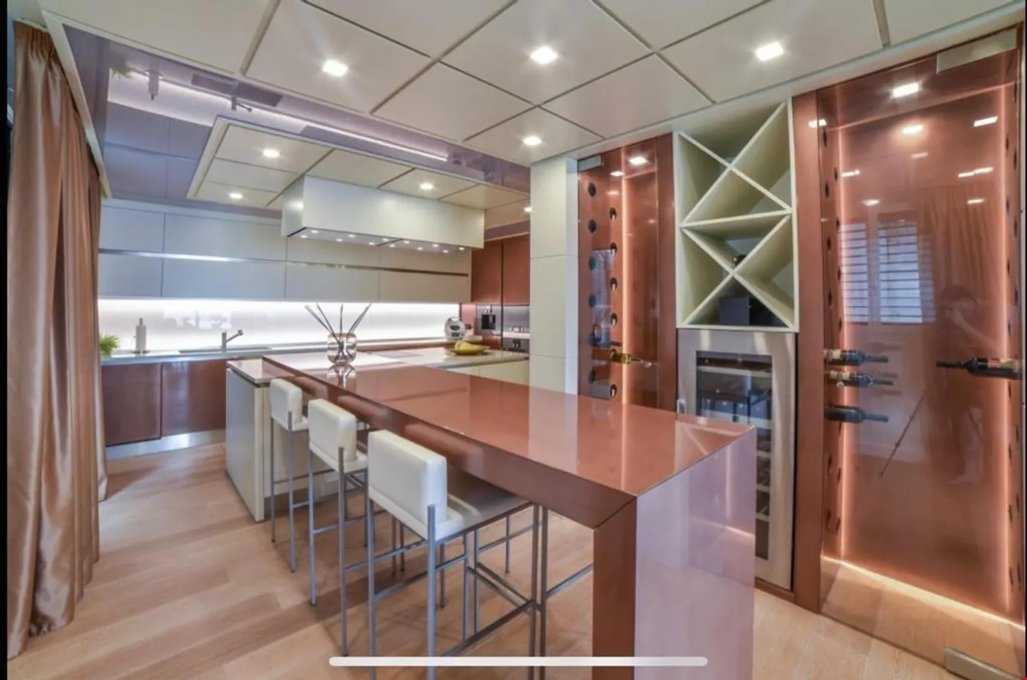 Villa de haute qualité (avec 2 appartements) piscine à débordement et vue imprenable sur le lac - Photo 7 sur 13