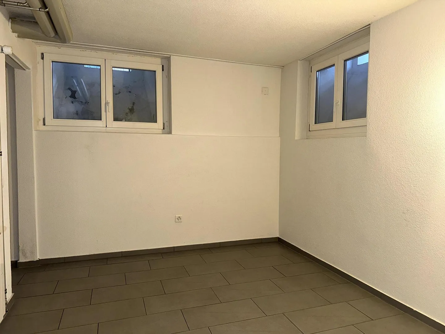 Espace commercial avec zone de stockage - Photo 7 sur 9