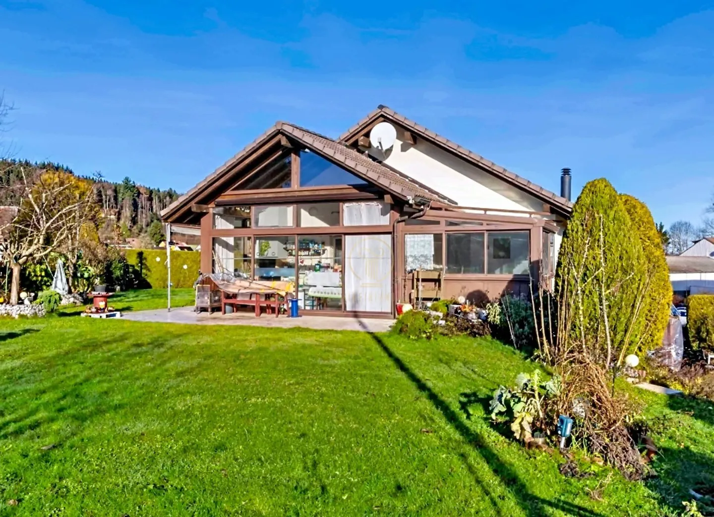 VUCHERENS - Esclusività! Bella casa indipendente luminosa su 2 livelli, con 5 camere da letto - Foto 1 di 15