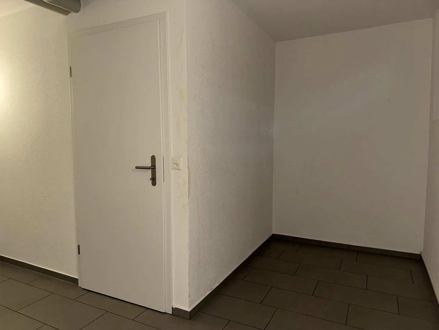 Espace commercial avec zone de stockage - Photo 8 sur 9