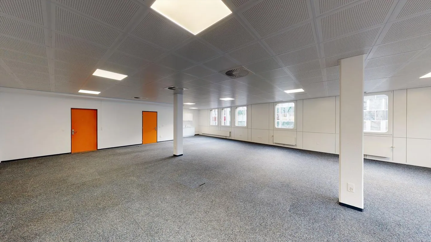 Commercial and administrative spaces in the city center - Photo 5 of 8