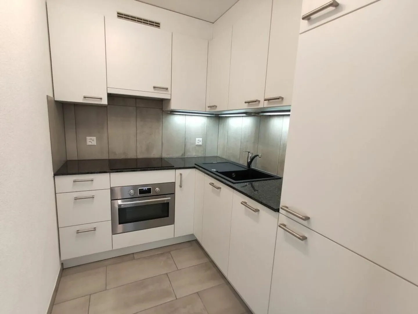 Central 2½ Room Apartment - Photo 4 of 12