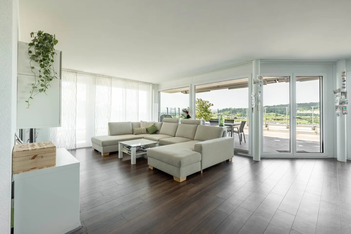 Sonnige Terrassenwohnung mit Blick - Foto 2 von 8