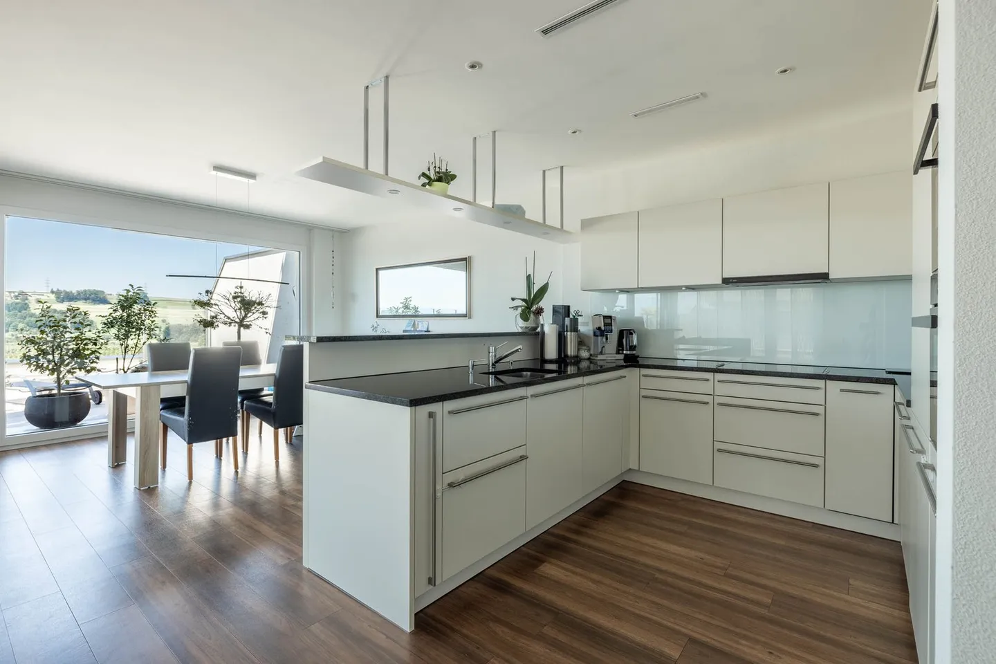 Sonnige Terrassenwohnung mit Blick - Foto 3 von 8