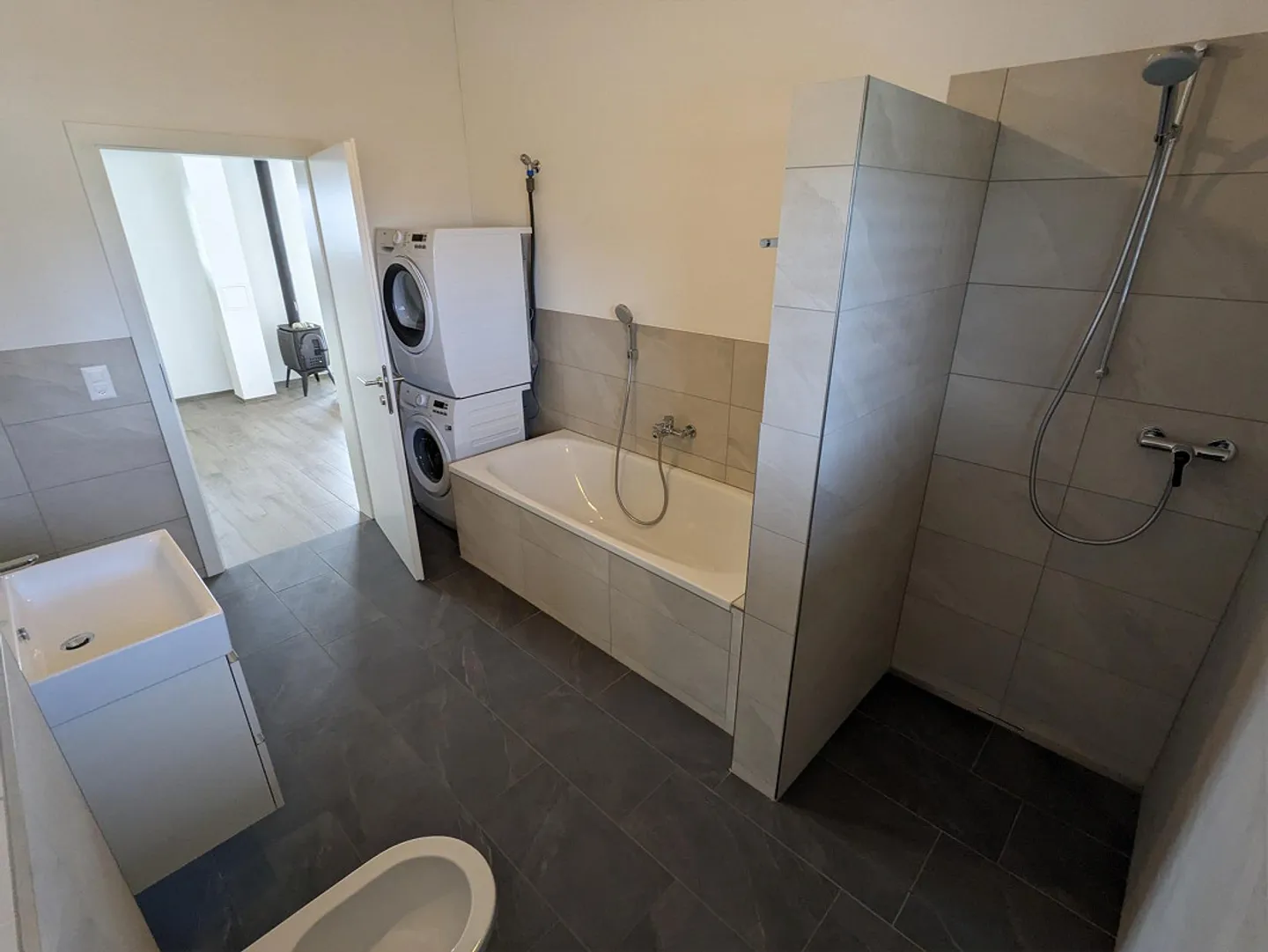 Nuova costruzione di una casa bifamiliare – Spazio per generazioni e utilizzo flessibile - Foto 17 di 19