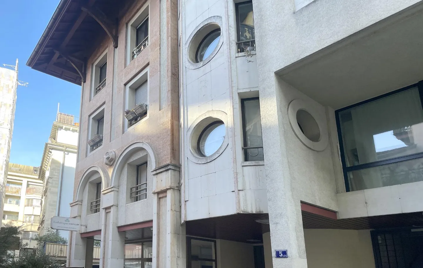 Place de parking intérieure Eaux-Vives - Photo 2 sur 2