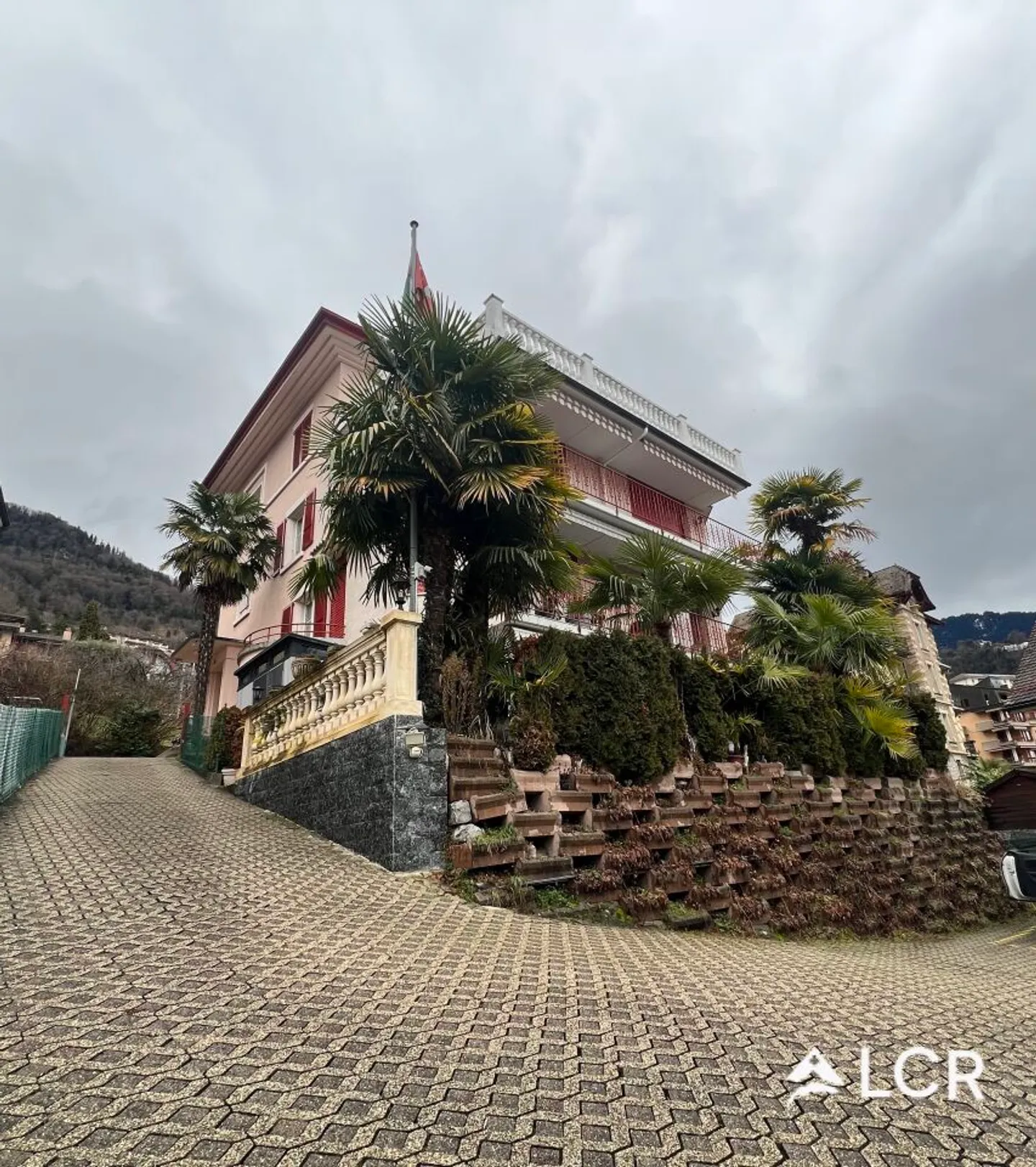 Bel immeuble de rendement à Montreux / 4 appartements / 8 places de parking / Vue sur le lac - Photo 10 sur 13