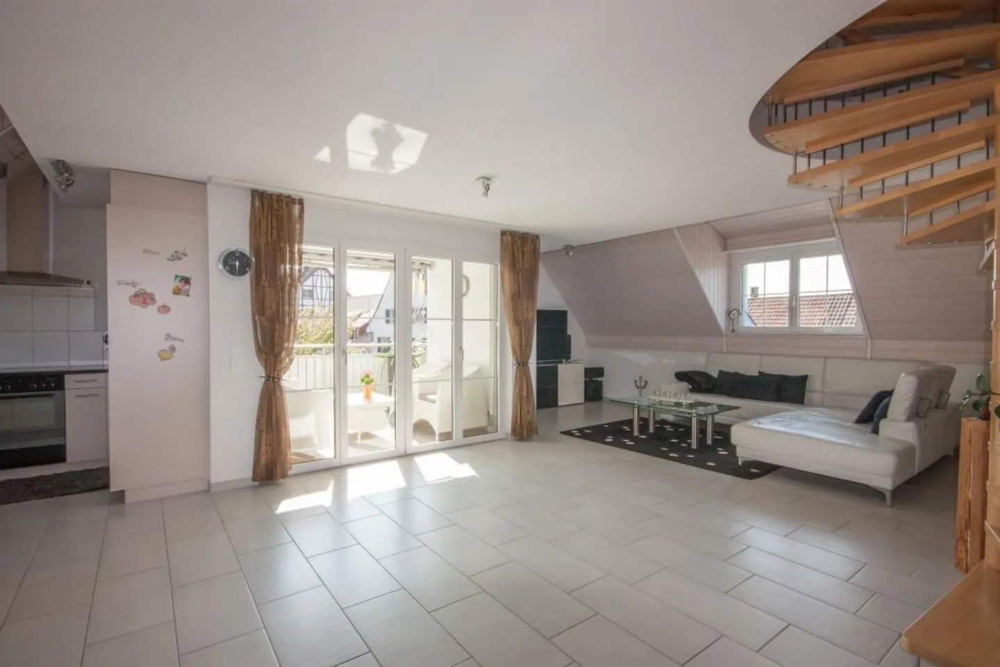 Great 3.5-room maisonette apartment with charm - Photo 2 of 8